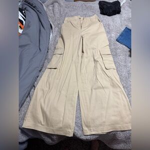 flying tomato wide leg cargos size small